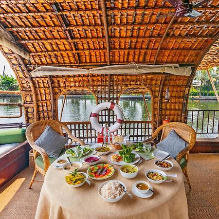 ホテル Spice Coast Cruises - Houseboat, A Cgh Earth Experience アーラップーザ県 エクステリア 写真