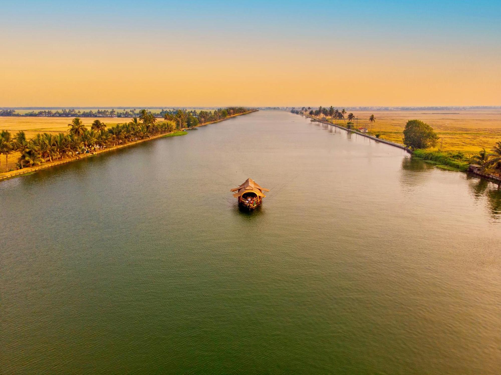 ホテル Spice Coast Cruises - Houseboat, A Cgh Earth Experience アーラップーザ県 エクステリア 写真