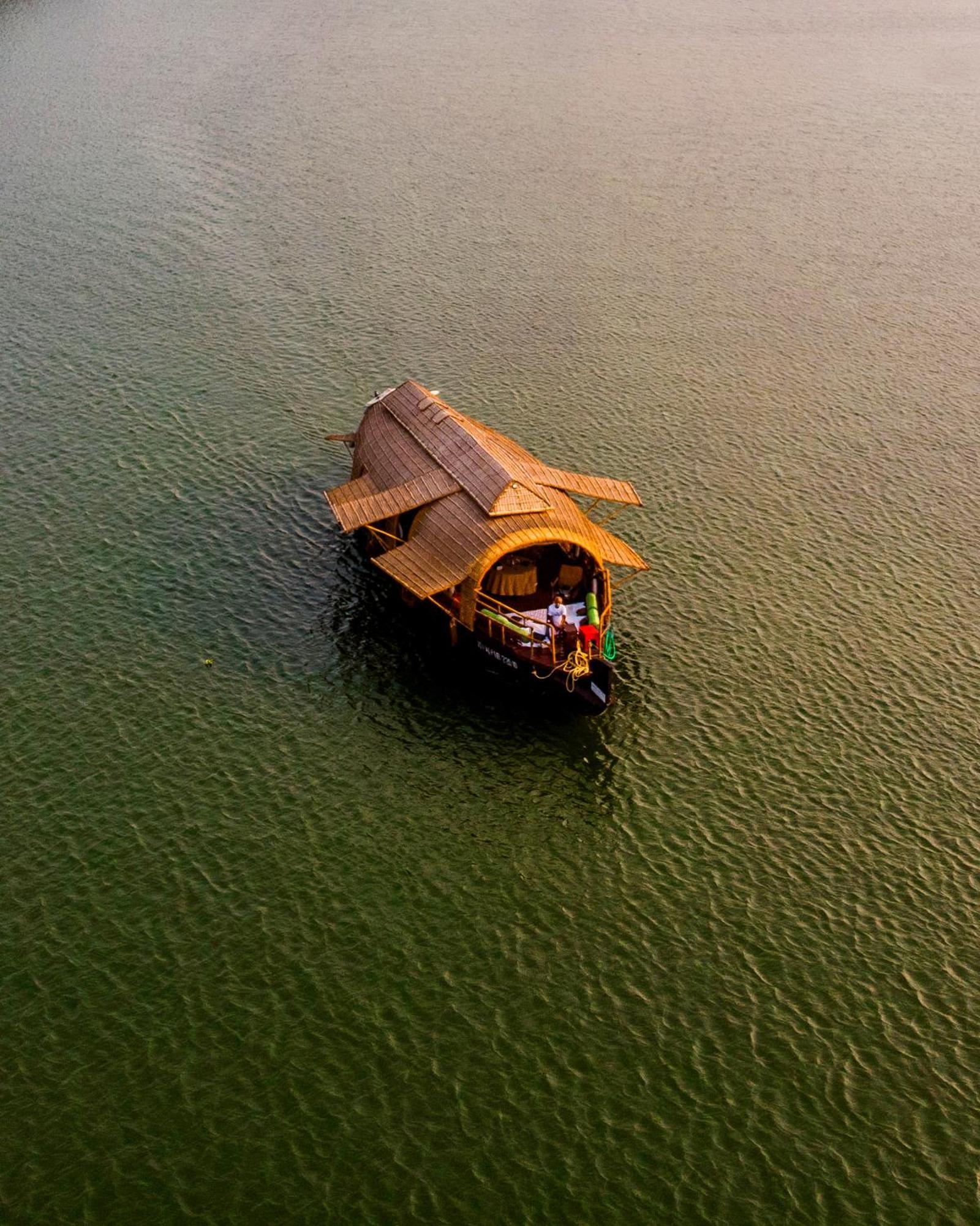 ホテル Spice Coast Cruises - Houseboat, A Cgh Earth Experience アーラップーザ県 エクステリア 写真