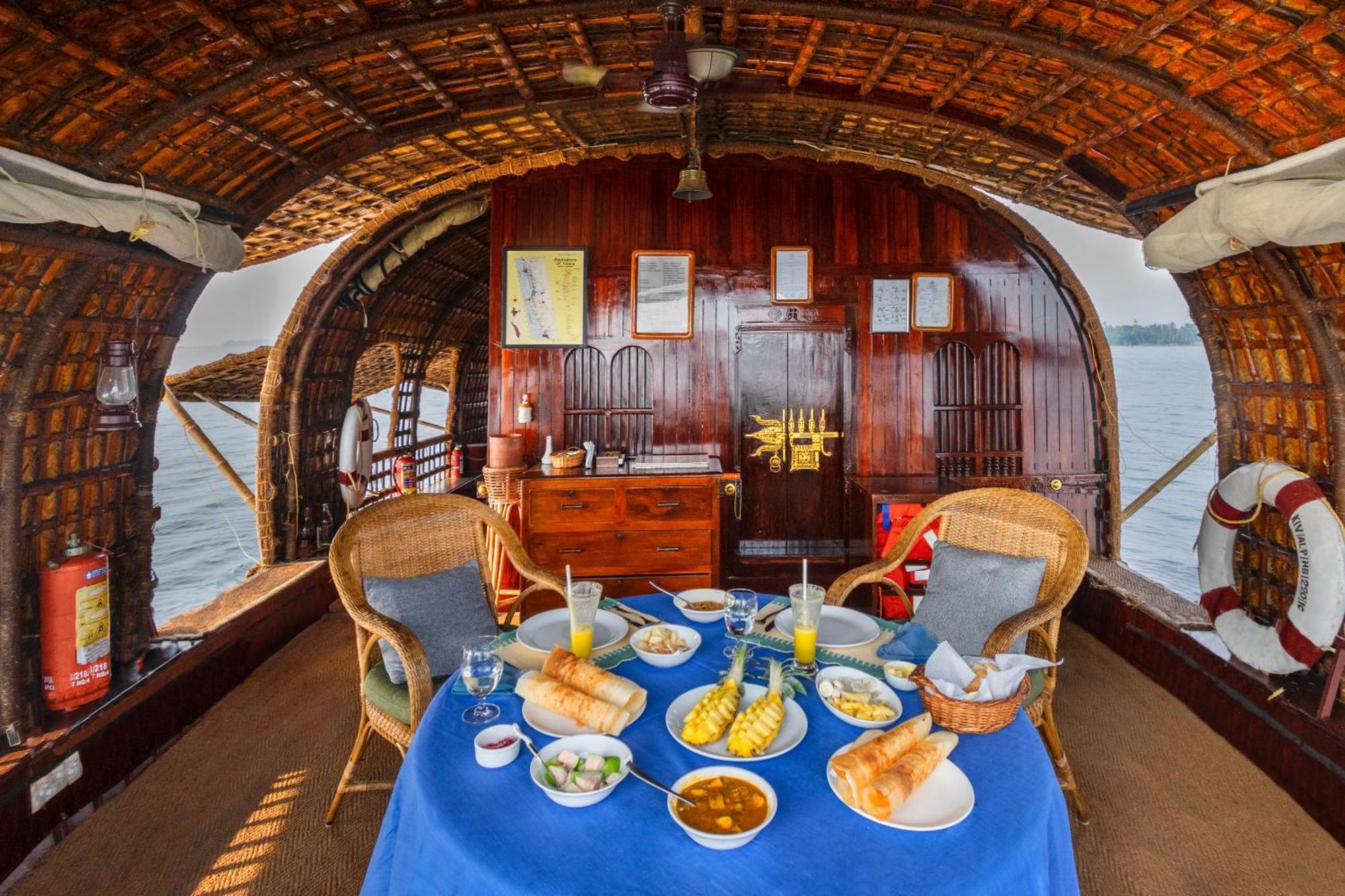 ホテル Spice Coast Cruises - Houseboat, A Cgh Earth Experience アーラップーザ県 エクステリア 写真