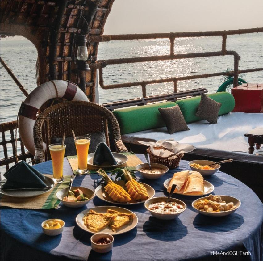 ホテル Spice Coast Cruises - Houseboat, A Cgh Earth Experience アーラップーザ県 エクステリア 写真