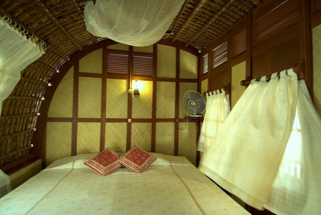ホテル Spice Coast Cruises - Houseboat, A Cgh Earth Experience アーラップーザ県 エクステリア 写真