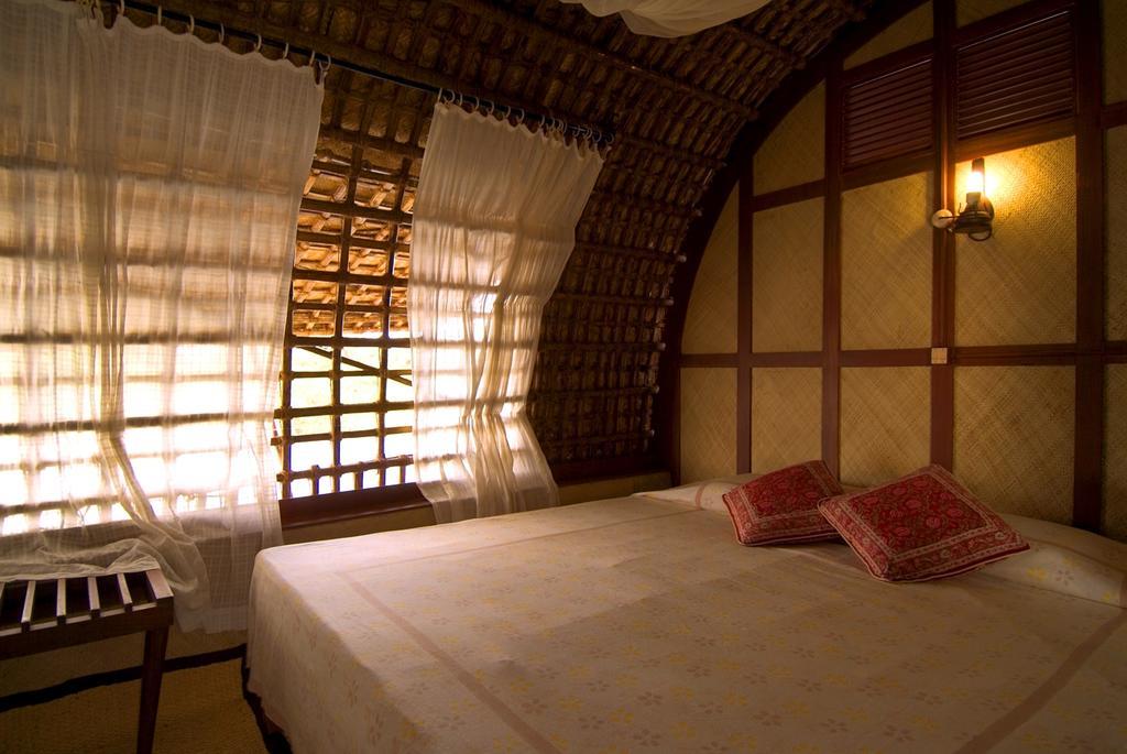 ホテル Spice Coast Cruises - Houseboat, A Cgh Earth Experience アーラップーザ県 エクステリア 写真