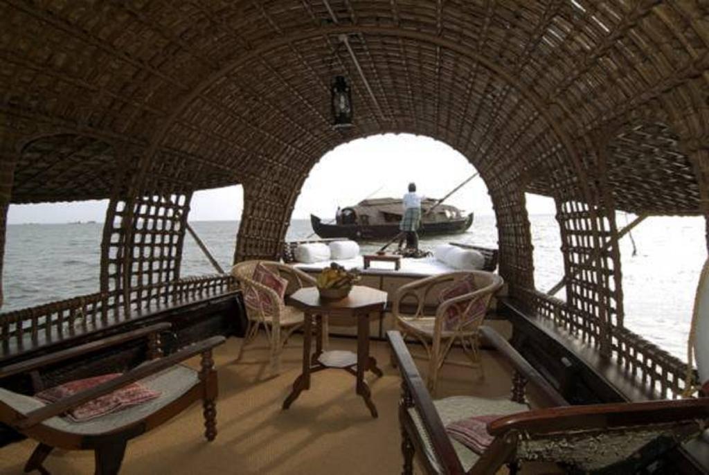 ホテル Spice Coast Cruises - Houseboat, A Cgh Earth Experience アーラップーザ県 エクステリア 写真