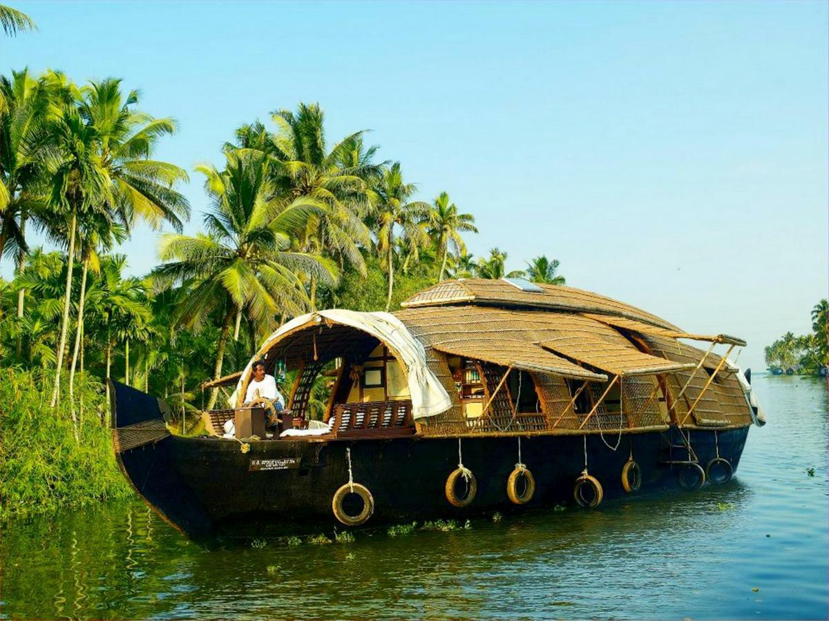 ホテル Spice Coast Cruises - Houseboat, A Cgh Earth Experience アーラップーザ県 エクステリア 写真